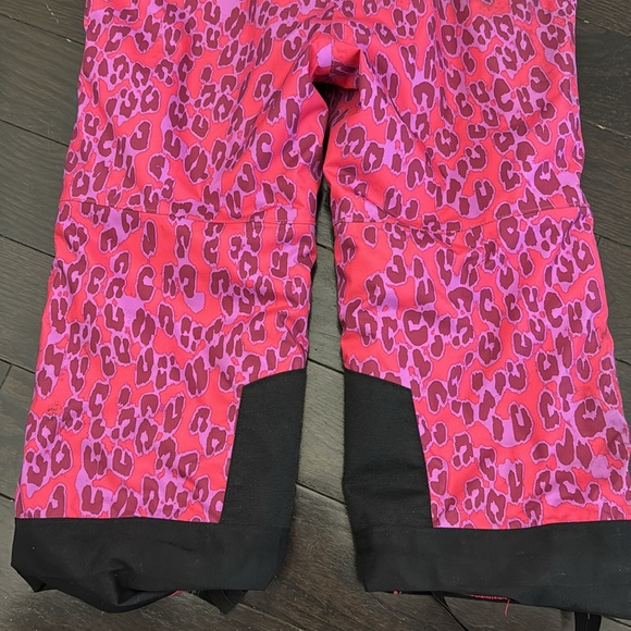 Girls pink and purple leopard Freedom Insulated Bib snowpants. Size 5t - Picture 7 of 7